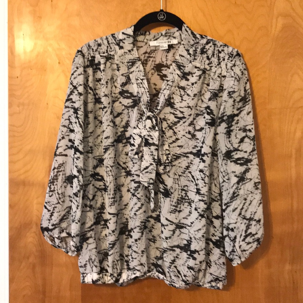 Forever 21 Sheer 3/4 Sleeve Top Size M